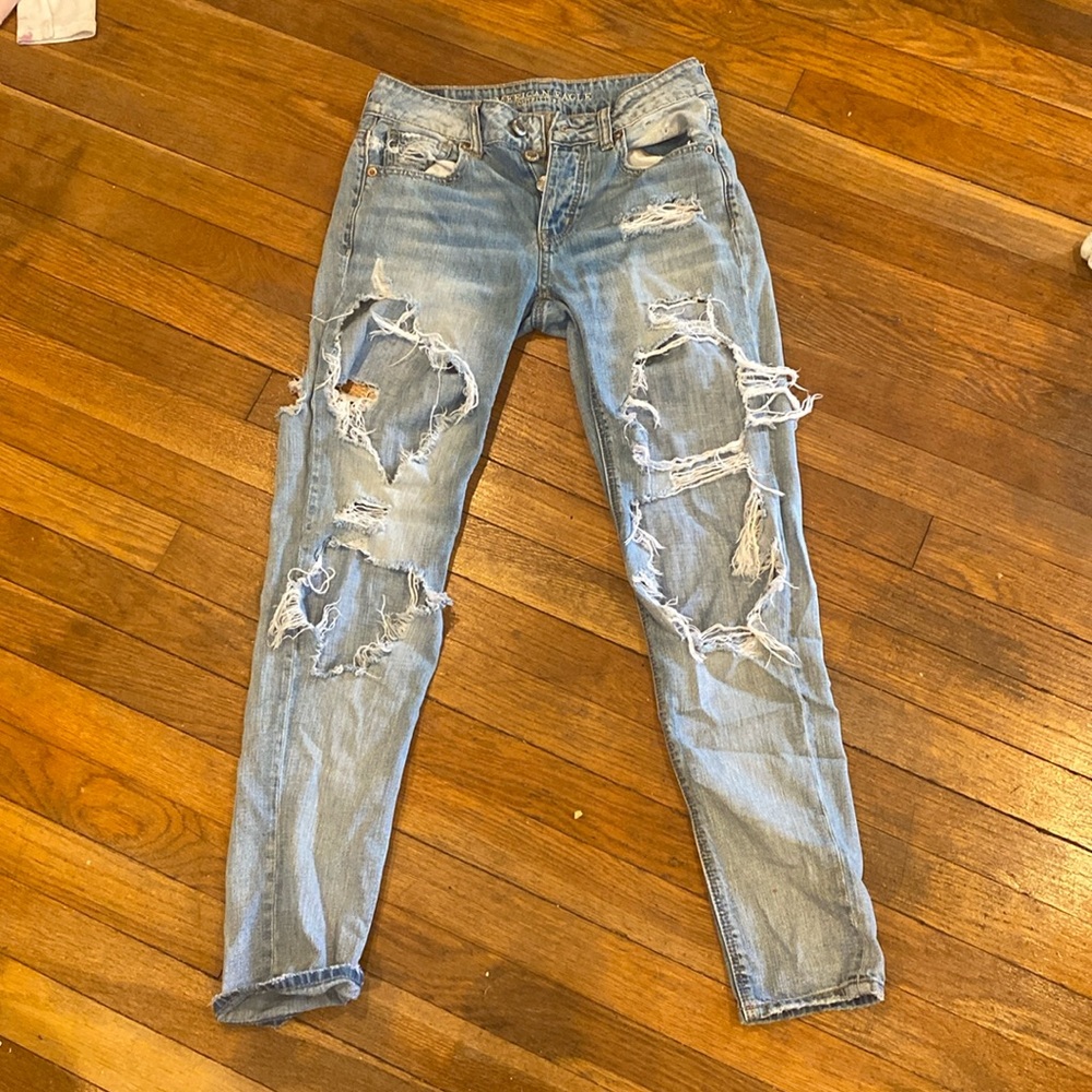 GUC American eagle distressed Tom girl jeans